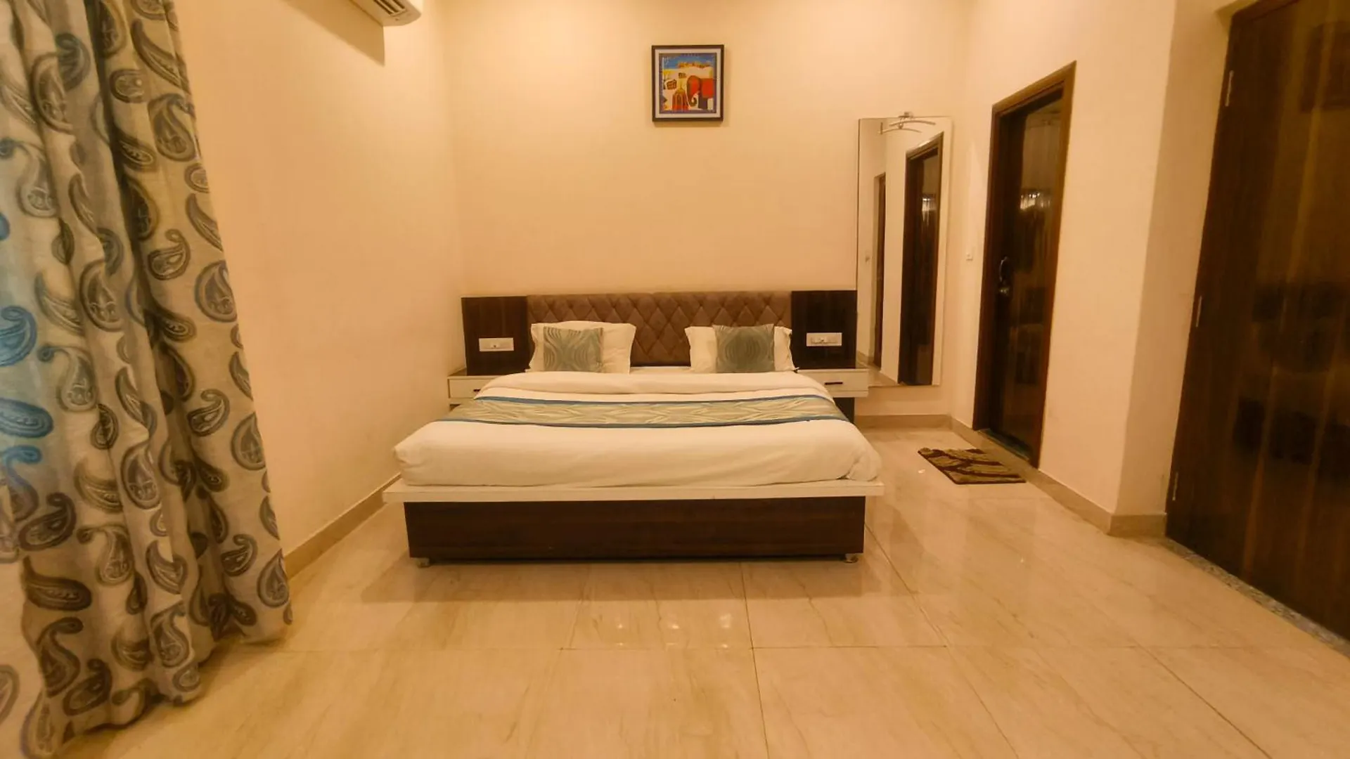 ***  Hotel Jagat Villa Near Fatehsagar Lake 우다이푸르 인도