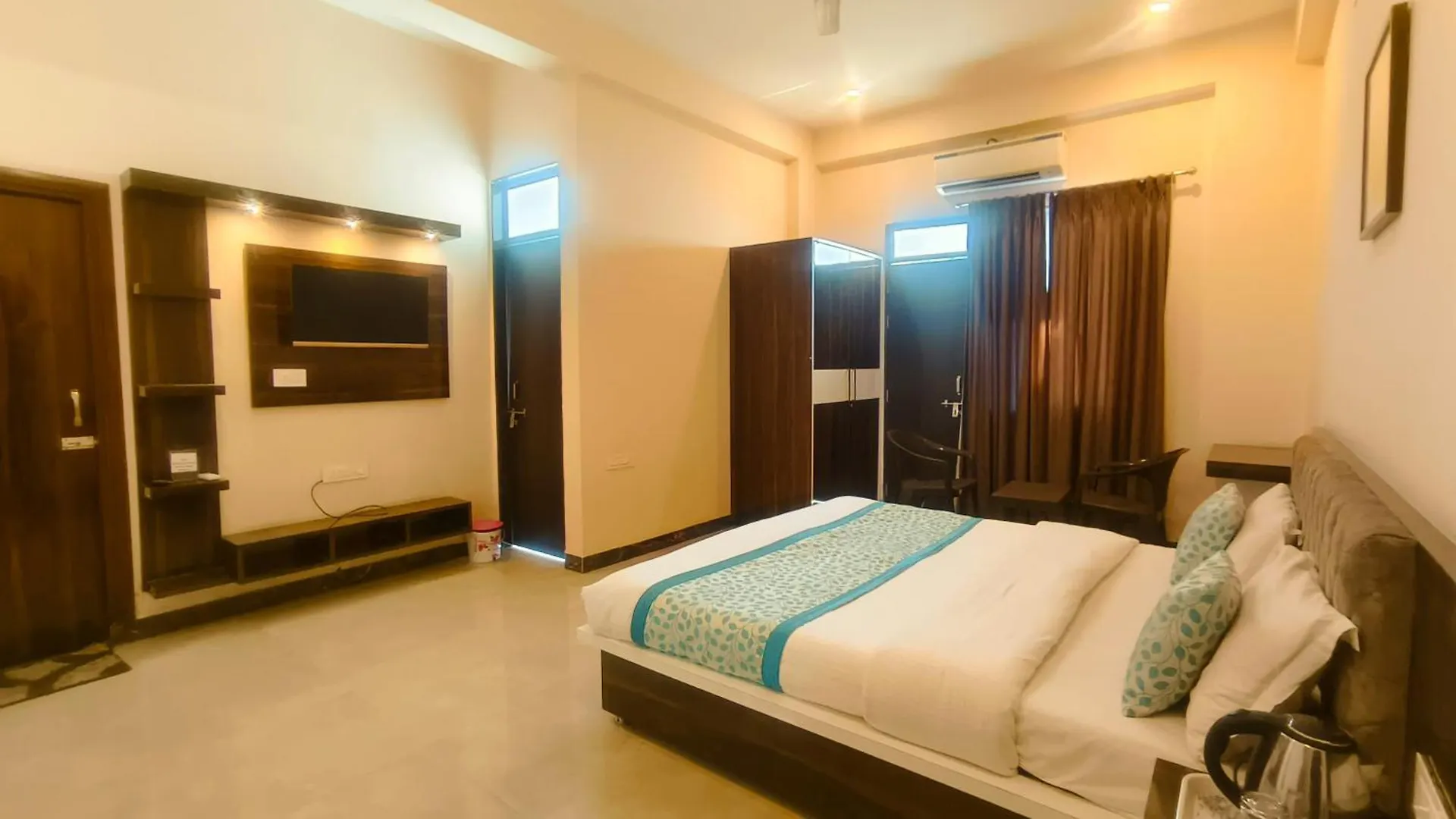 ***  Hotel Jagat Villa Near Fatehsagar Lake 우다이푸르 인도