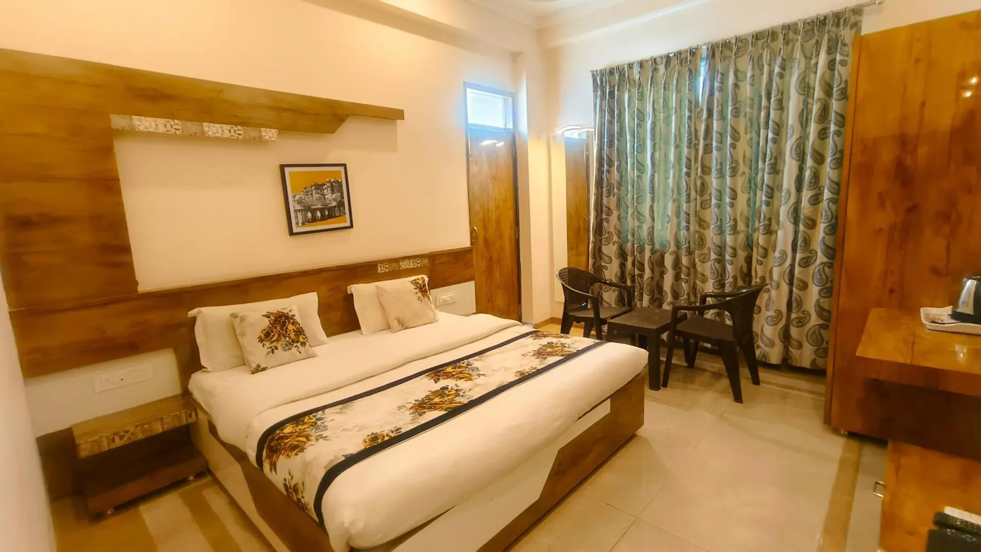 Hotel Jagat Villa Near Fatehsagar Lake 우다이푸르 3*,  인도