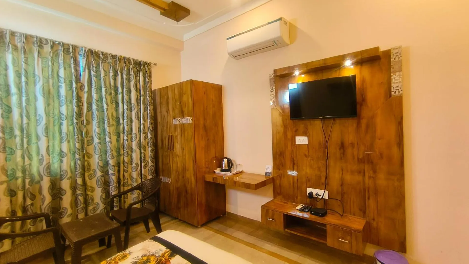 Hotel Jagat Villa Near Fatehsagar Lake 우다이푸르 3*,  인도