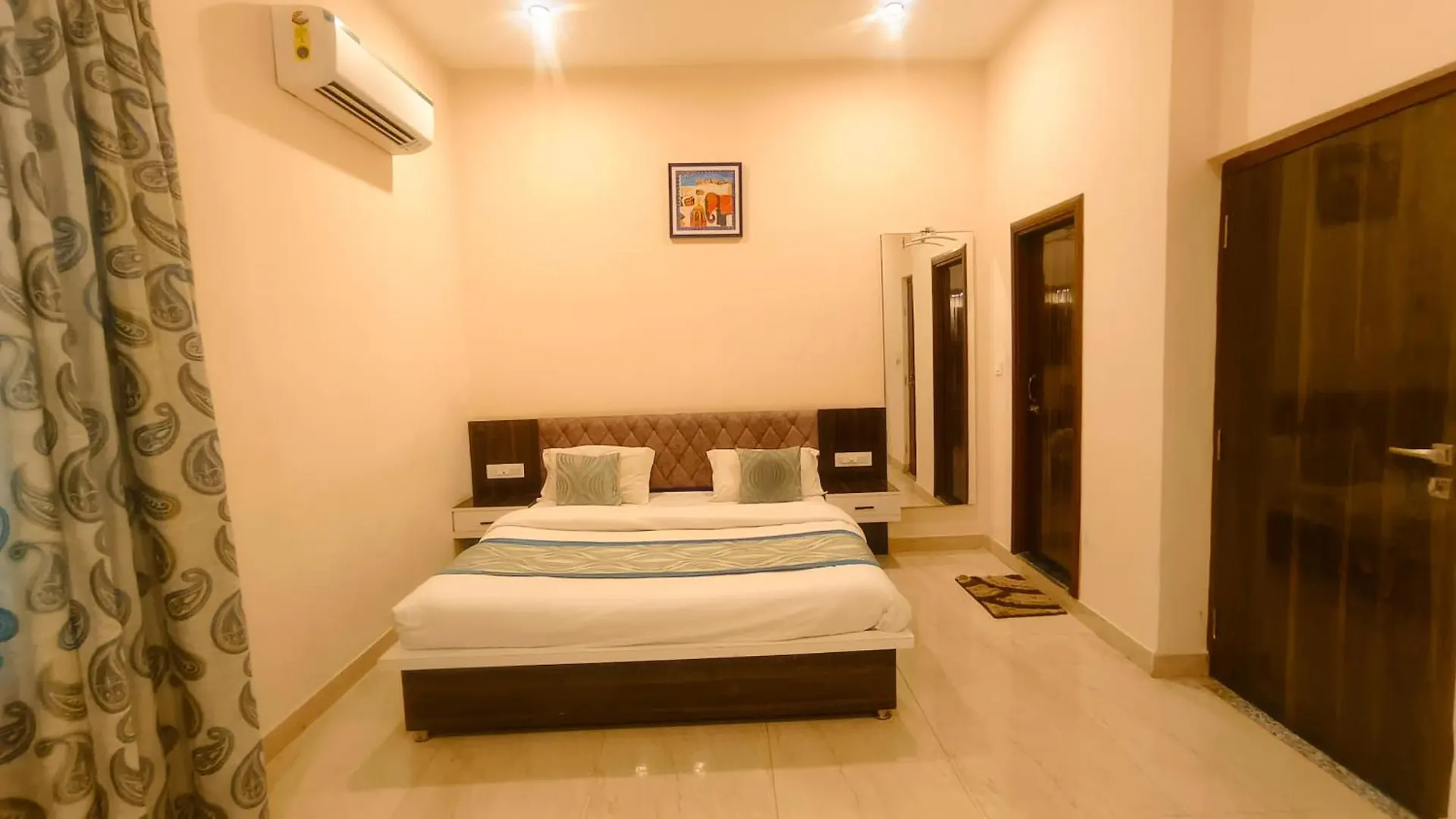 Hotel Jagat Villa Near Fatehsagar Lake 우다이푸르 3*,